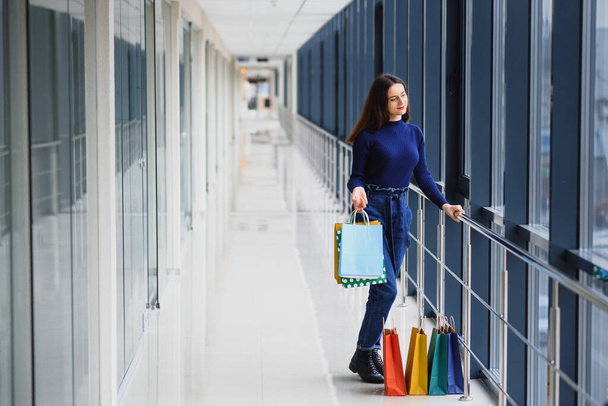 Portrait of girl standing in the mall after doing shopping - Foto, Bild