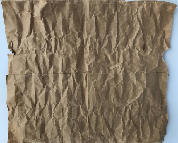 felső nézet lövés világosbarna gyűrött papír fehér háttér - Fotó, kép