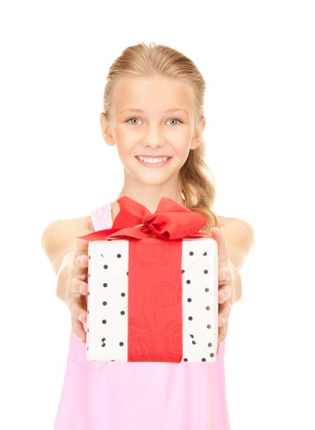Happy girl with gift box - Fotoğraf, Görsel