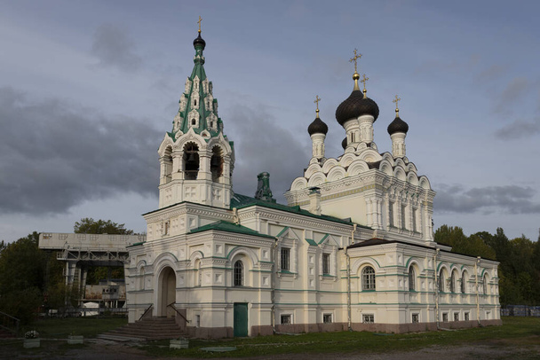 Russia. Ivangorod. Church of the Holy Trinity on Parusinka - Zdjęcie, obraz