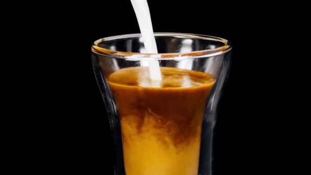 MAKE BETTER COFFEE LATTE / Cinemagraph - Faire une excellente recette de café latte
 - Séquence, vidéo