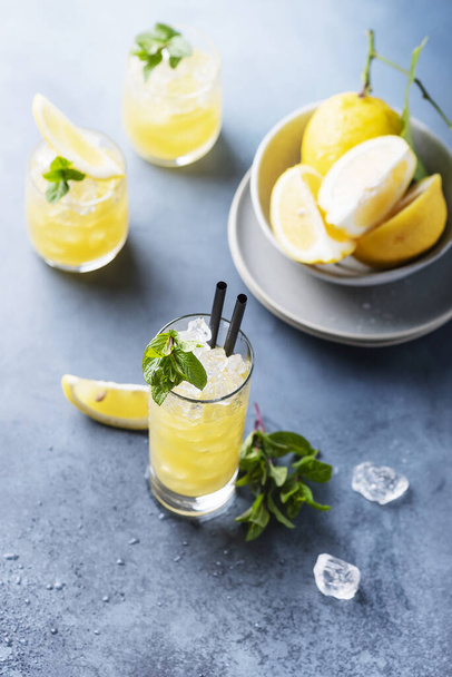 Fresh summer cocktail with lemons, mint and ice, selective focus image - Fotoğraf, Görsel