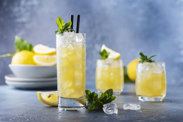 Fresh summer cocktail with lemons, mint and ice, selective focus image - 写真・画像