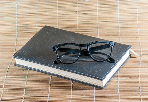Book and glasses - Foto, Imagen
