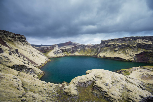 Laki kraterleri ya da Lakaggar İzlanda 'nın güneyinde bulunan bir volkanik çatlaktır. - Fotoğraf, Görsel