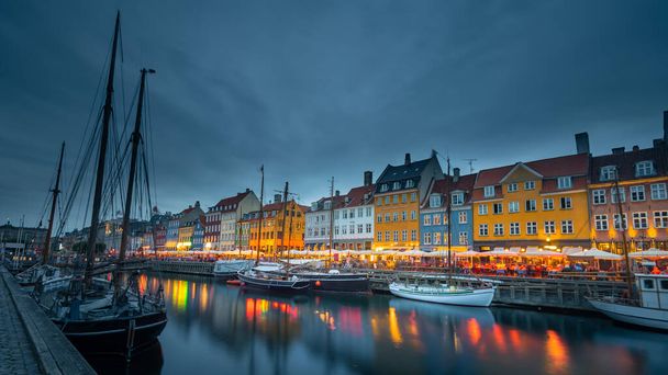 Όμορφη nyhavn και την πόλη της Κοπεγχάγης στη Δανία - Φωτογραφία, εικόνα