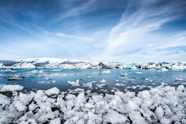 アイスランドのジョクルサロン氷河の氷のラグーン - 写真・画像