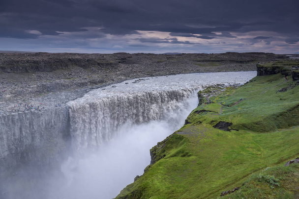 Wodospad Dettifoss latem, Islandia - Zdjęcie, obraz