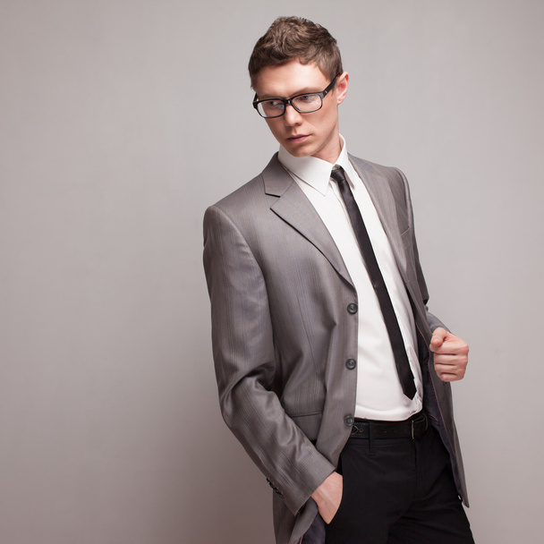 Модный парень в формальной одежде
 - Фото, изображение