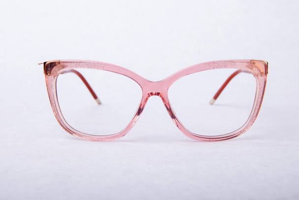 szemüveg látás egy könnyű háttér a stúdióban - Fotó, kép
