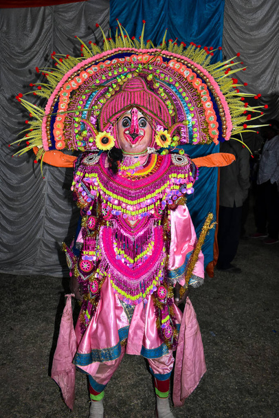 Chhau χορός, επίσης γράφεται ως Chau ή Chhaau, είναι ένα ημι κλασικό ινδικό χορό με πολεμικές, φυλετικές και λαϊκές παραδόσεις, με καταγωγή από την ανατολική Ινδία. - Φωτογραφία, εικόνα