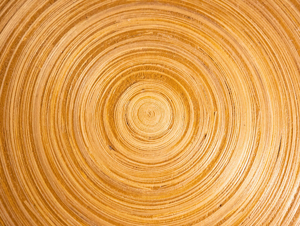 円形の竹の板ロールで作られた手作りのものの表面を閉じて、ヴィンテージスタイルの部屋を飾るために使用されます。. - 写真・画像