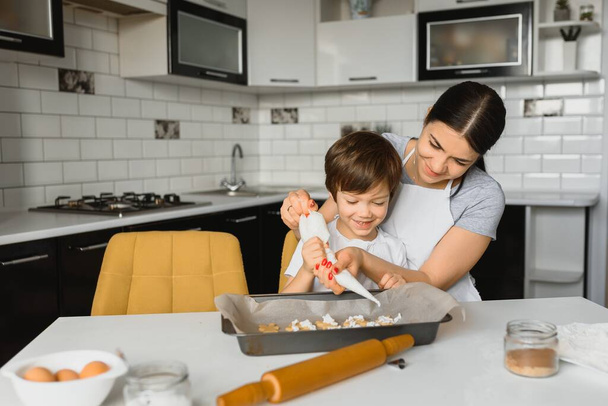 Happy mother and little son in the kitchen, happy time and togetherness - Foto, Imagem