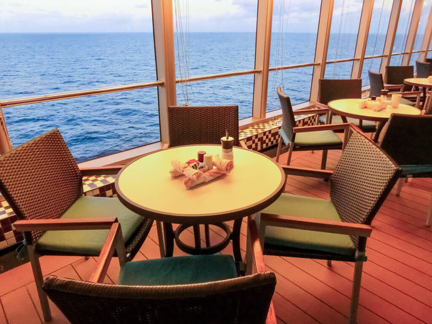 Willemstad, Curacao, Nederland - 5 december 2019: Eetkamerbuffet aan boord van Holland America cruiseschip Eurodam - Foto, afbeelding
