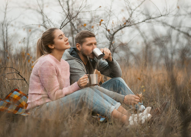 Happy Couple Drink Coffee Looking On Sunset Outdoors - Fotografie, Obrázek