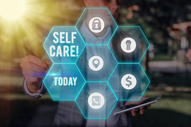 Käsitteellinen käsiala osoittaa Self Care. Business valokuva teksti käytäntö ryhtyä toimiin säilyttää tai parantaa omaa terveyttä
. - Valokuva, kuva