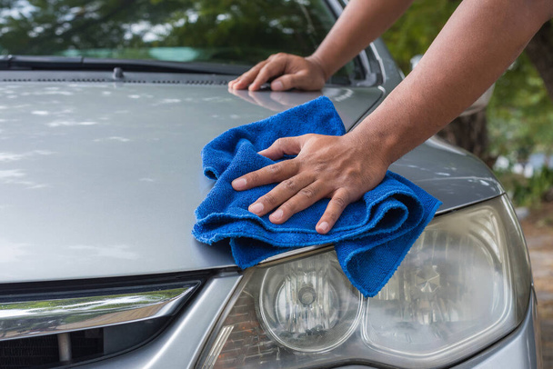 man cleaning car with microfiber cloth - Foto, Imagen
