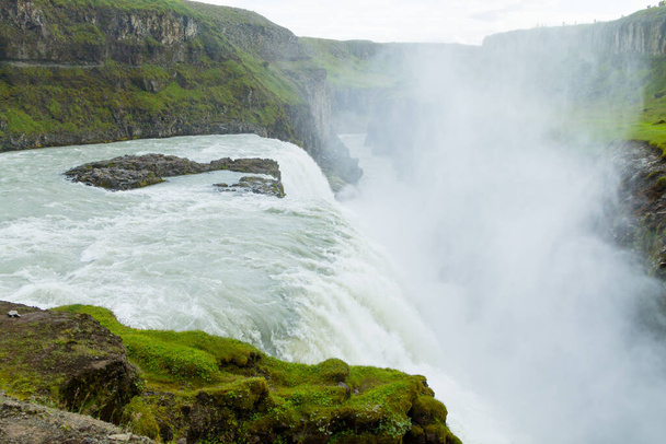 Gullfoss tombe dans la vue de la saison estivale, Islande. Paysage islandais. - Photo, image