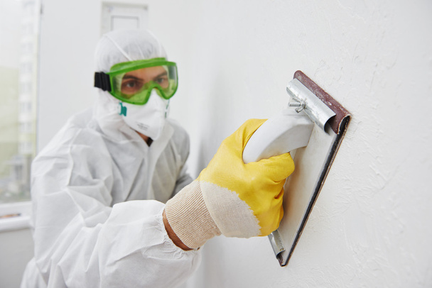 Worker with sander at wall filling - Foto, Imagen
