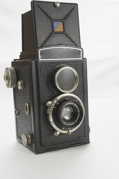 Η vintage κάμερα του 1930 σε λευκό φόντο - Φωτογραφία, εικόνα