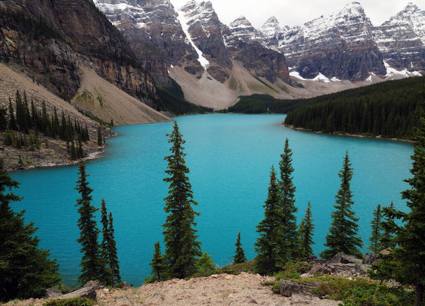 View From Rockpile Trail Lookout On The Enchanting Moraine Lake Banff National Park - Photo, Image