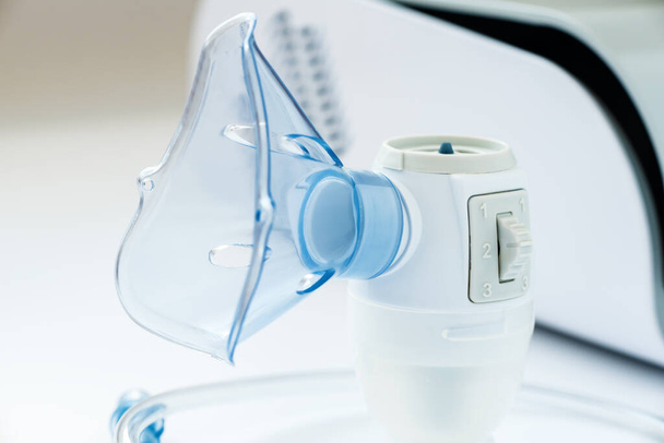 nebulizer closeup. apparatus for artificial ventilation of the lungs. treatment of viral diseases of the lungs and respiratory system - Foto, Imagem