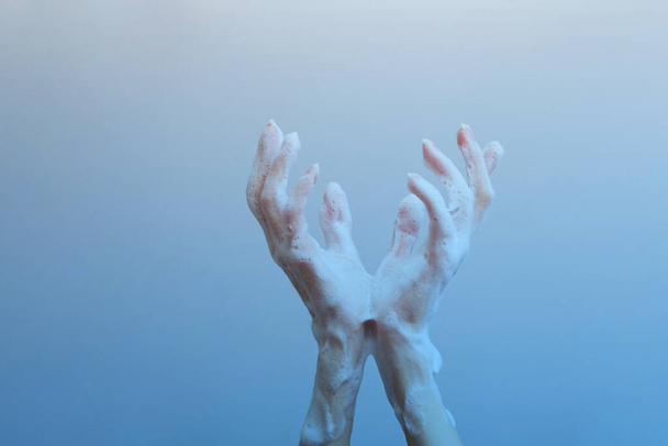 мыльные руки от коронавируса
 - Фото, изображение