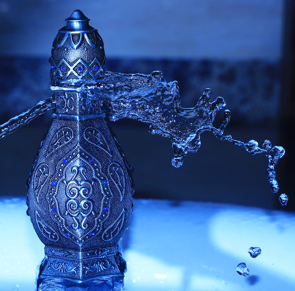 Bouteille Oud arabe sous la douche
 - Photo, image
