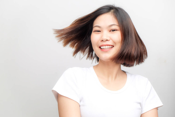 Saudável asiático mulheres sorrindo no fundo branco, Moda mulheres
 - Foto, Imagem