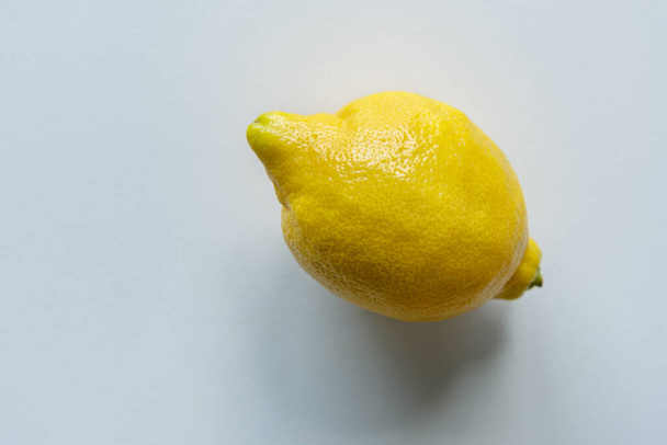 Yellow lemon on white background. - Foto, Bild