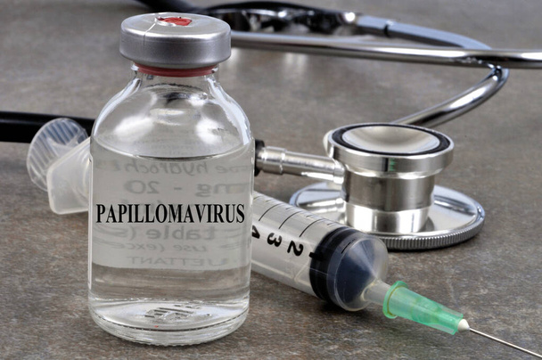 Εμβόλιο του ιού των θηλωμάτων με φιαλίδιο και σύριγγα - Φωτογραφία, εικόνα