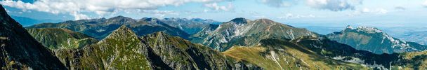 Panorama des montagnes Tatra en Pologne. Tatras occidentales vues du pic Koscielec
 - Photo, image