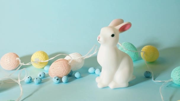 Пасхальний кролик з падінням яєць декору, концепція
 - Кадри, відео