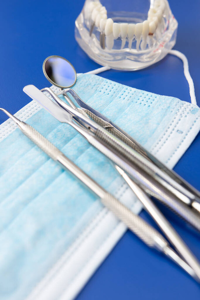 tandheelkundige orthodont professionele sterille instrumenten  - Foto, afbeelding