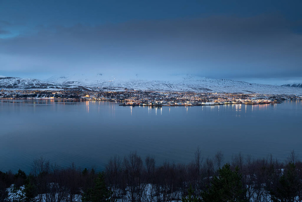 Miasto Akureyri zimą, Islandia - Zdjęcie, obraz