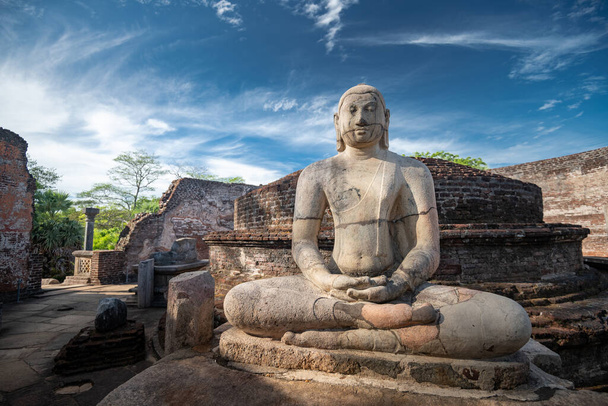 Polonnaruwa, Sri Lanka 'nın tarihi kalıntıları. - Fotoğraf, Görsel