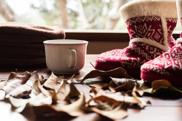 Kaffee und Weihnachtsdekoration - Foto, Bild