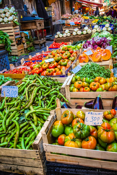 Obst- und Gemüsemarkt in Catania, Sizilien - Foto, Bild