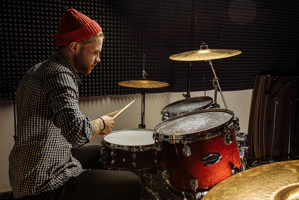young man practicing play on drums before concert - Foto, afbeelding