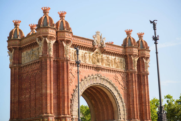 Barcelona, Spain arc de Triomphe, the iconic landmark of Catalonia - Foto, immagini