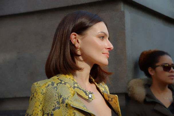 Figura pública Paola Turani durante la Semana de Milán Fashio Febrero 2020
 - Foto, Imagen