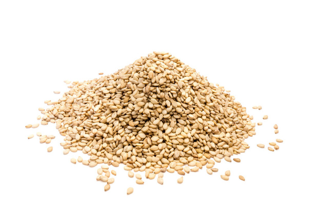 sezamová semena izolované na bílém pozadí - Fotografie, Obrázek
