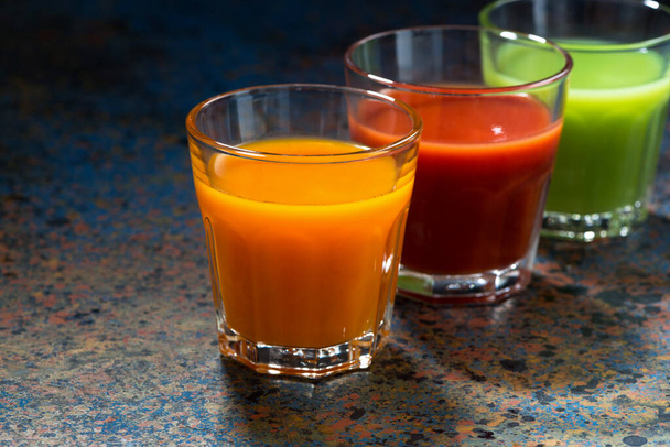 vegetable juices in glass beakers, horizontal, closeup - Foto, Imagem