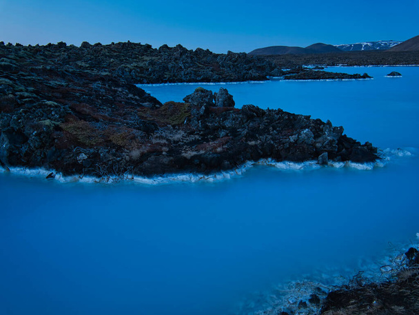 Bílá ložiska na skalách z termální vody Modré laguny - Fotografie, Obrázek