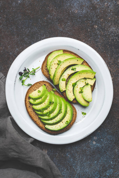 Rye toast with avocado slices and micro greens - Foto, imagen