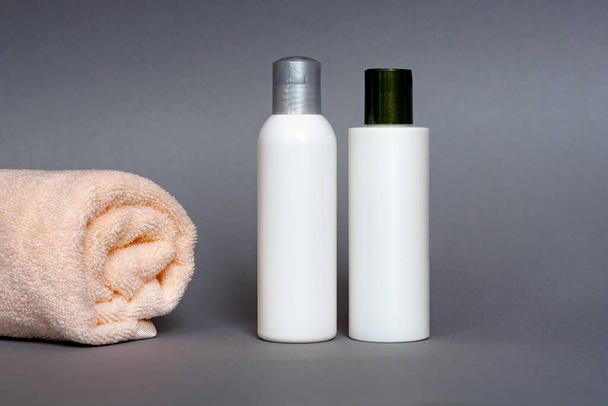 Set of white cosmetic products. collection bottle for balm and shampoo. - Foto, Imagen