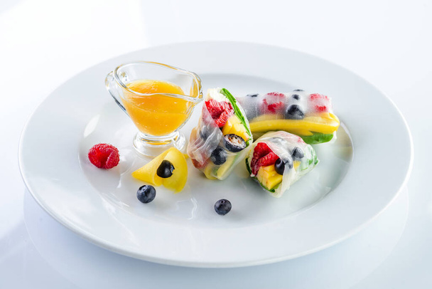 spring rolls of fresh fruits and berries, Fresh assorted summer rolls set with fruits. Healthy food - Valokuva, kuva