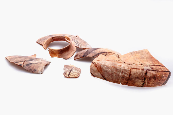 Scavi archeologici. I resti di antiche brocche di argilla. Tripoli
 - Foto, immagini