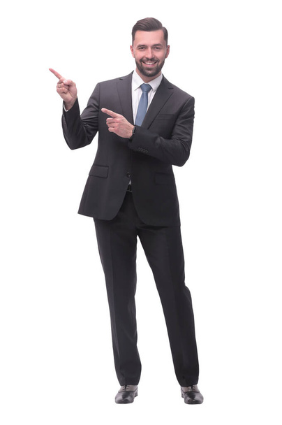 smiling handsome businessman pointing to copy space. isolated on white - Φωτογραφία, εικόνα