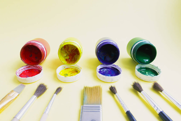 Art paint for painting on a yellow background - Foto, Imagen